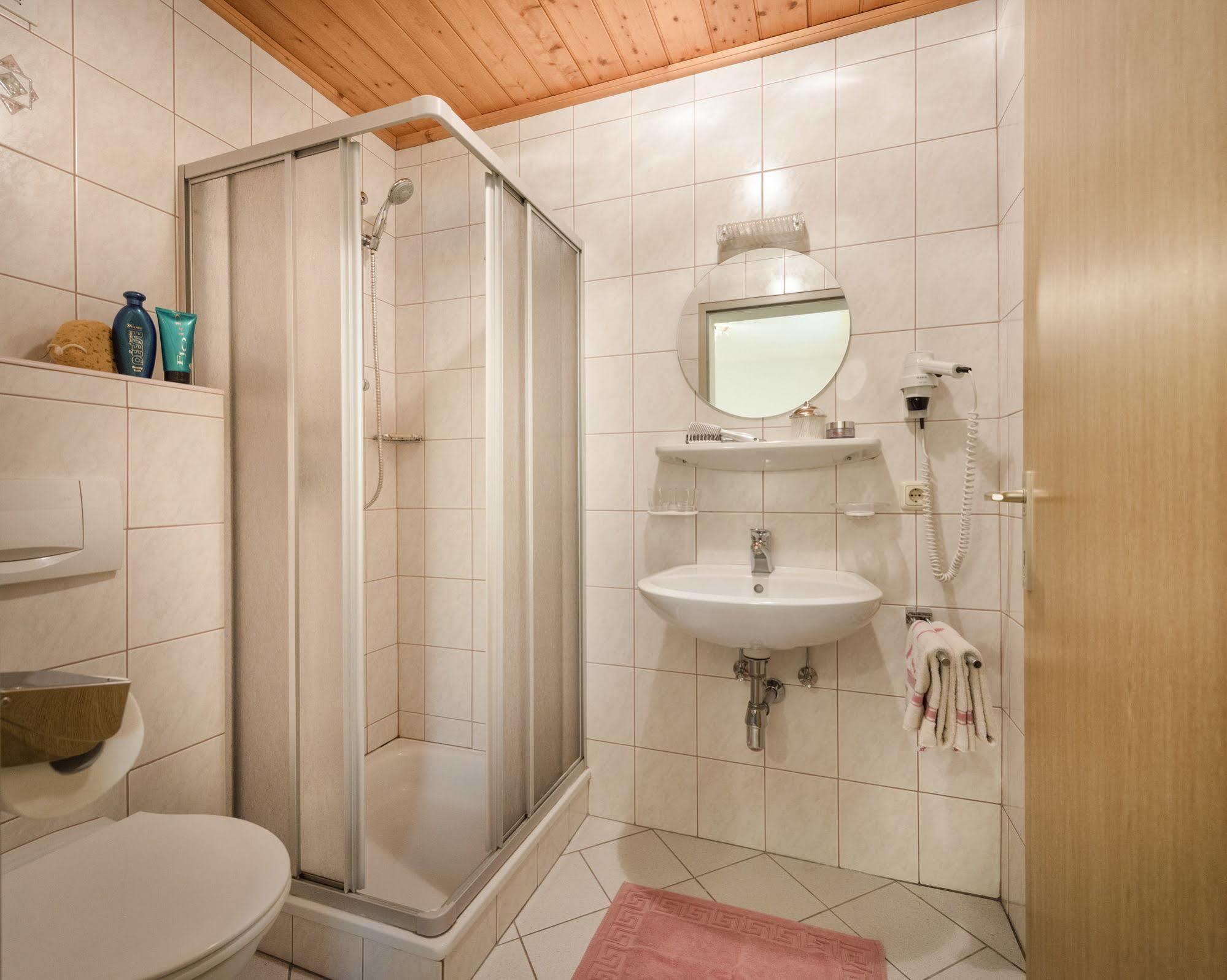 Gaestehaus Gratz - Inklusive Eintritt In Die Alpentherme ดอร์ฟกาชไตน์ ภายนอก รูปภาพ