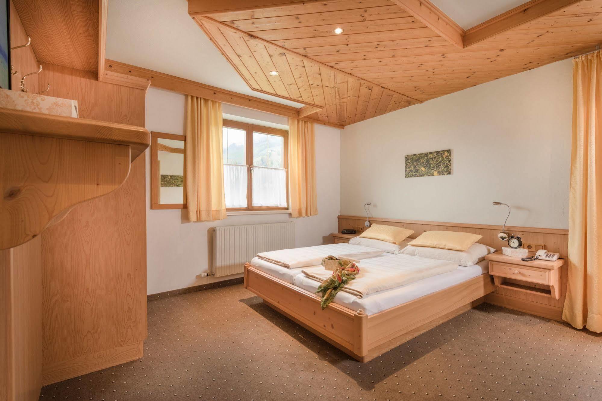 Gaestehaus Gratz - Inklusive Eintritt In Die Alpentherme ดอร์ฟกาชไตน์ ภายนอก รูปภาพ